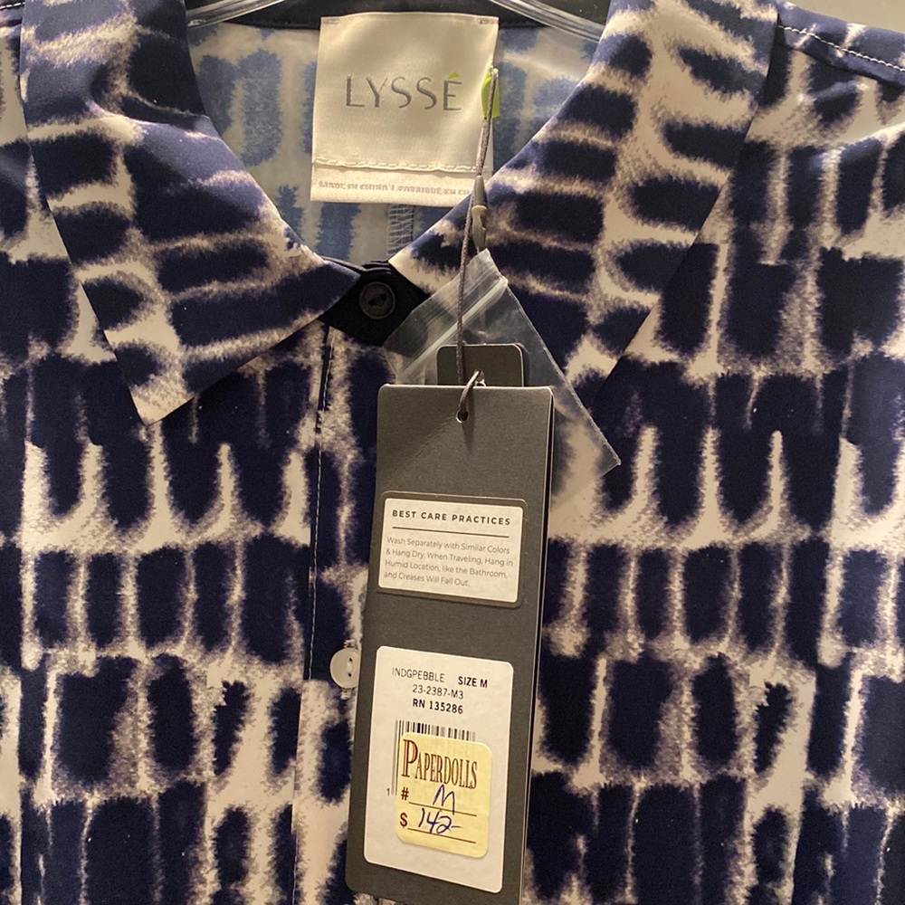 Lysse’ navy and white figures. Brand new with tags!  Tunic to long for me 5’2.